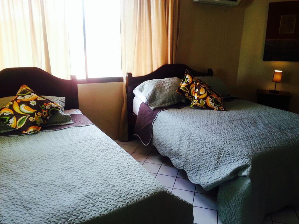 Hotel Mango Mar Jacó Стая снимка