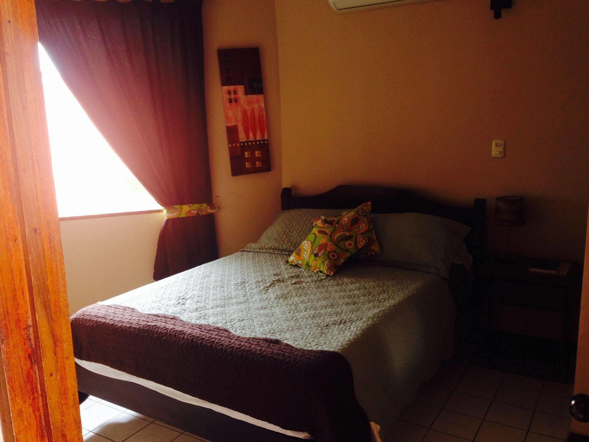 Hotel Mango Mar Jacó Екстериор снимка